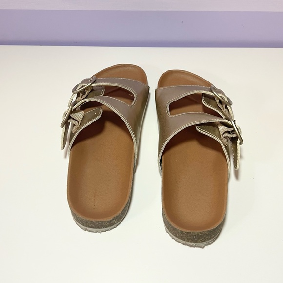 Gap, big girls slip on sandals, gold, size 1-2 - Picture 3 of 9